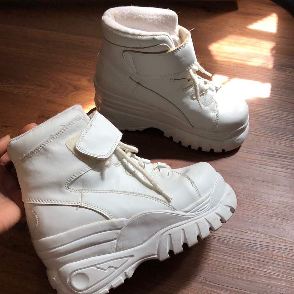 Bee Fly Vintage Platform Shoes